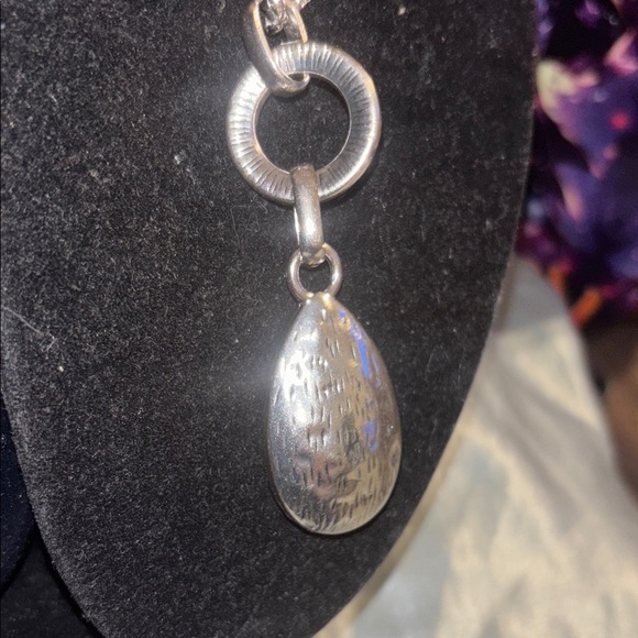 Elegant Silver and Blue Pendant Necklace - Picture 3 of 4